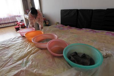 旬邑楼上漏水，住户失联，小区没物管，业主维权难！律师来支招……